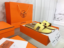 Load image into Gallery viewer, Hermes Oran Sandal Cream