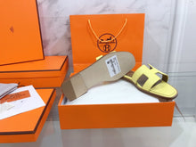 Load image into Gallery viewer, Hermes Oran Sandal Cream