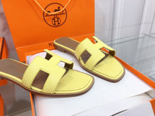 Load image into Gallery viewer, Hermes Oran Sandal Cream