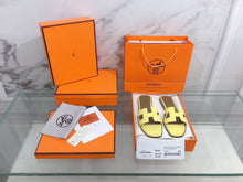 Load image into Gallery viewer, Hermes Oran Sandal Cream