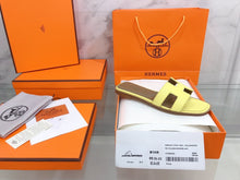 Load image into Gallery viewer, Hermes Oran Sandal Cream