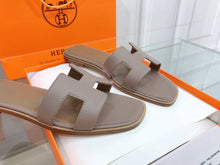 Load image into Gallery viewer, Hermes Oran Sandal Grey