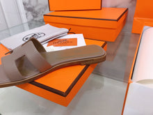 Load image into Gallery viewer, Hermes Oran Sandal Grey