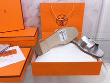 Load image into Gallery viewer, Hermes Oran Sandal Silver
