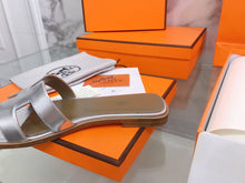 Load image into Gallery viewer, Hermes Oran Sandal Silver