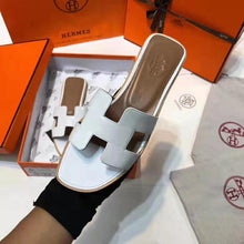 Load image into Gallery viewer, Hermes Women Oran Sandal Patent Calfskin Iconic "H"-White