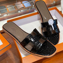 Load image into Gallery viewer, Hermes Women Oran Sandal Smooth Mississippiensis Alligator Iconic "H" Cut-Out