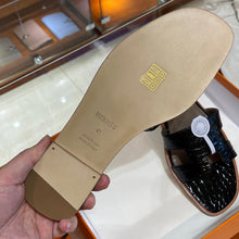 Load image into Gallery viewer, Hermes Women Oran Sandal Smooth Mississippiensis Alligator Iconic "H" Cut-Out
