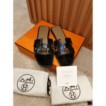 Load image into Gallery viewer, Hermes Women Oran Sandal Smooth Mississippiensis Alligator Iconic "H" Cut-Out