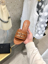 Load image into Gallery viewer, Louis Vuitton Lock It Mules Calfskin Leather Spring/Summer 2020 Collection 1A64MN Tan