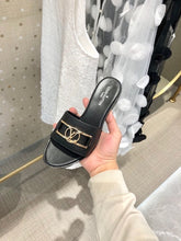 Load image into Gallery viewer, Louis Vuitton Lock It Mules Calfskin Leather Spring/Summer Collection Black