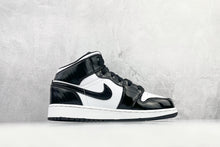 Load image into Gallery viewer, Nike Dunk Air Jordan Black/White Women