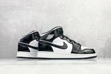 Load image into Gallery viewer, Nike Dunk Air Jordan Black/White Women
